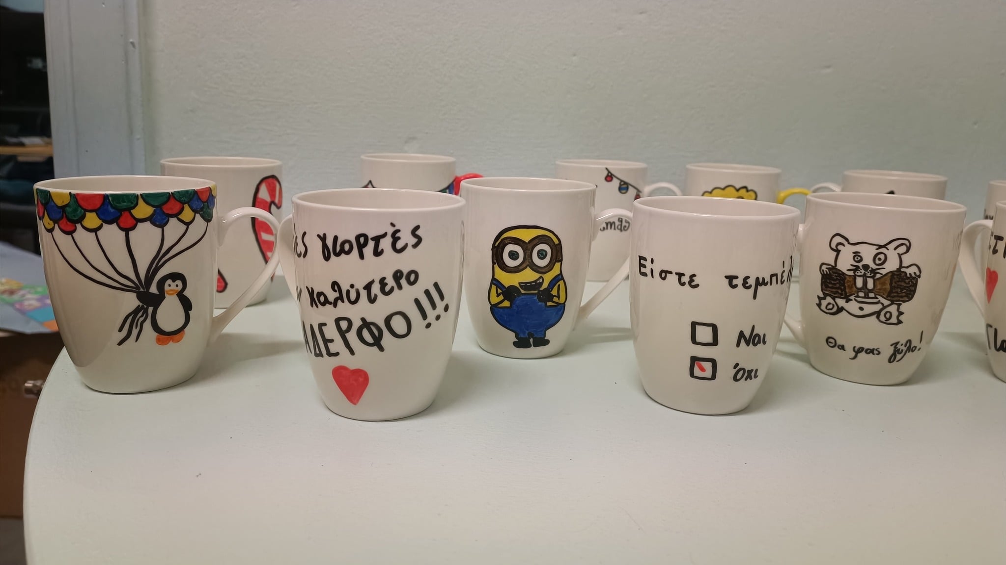 Κούπες ζωγραφισμένες για το Χριστουγεννιάτικο μπαζάρ